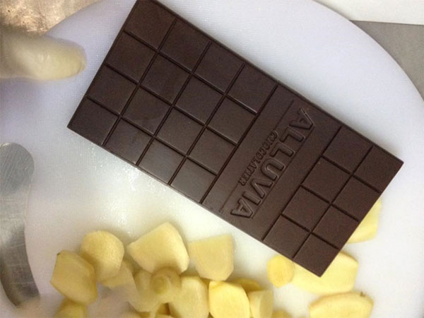 Chocolate là sự hòa quyện của nhiều xúc cảm, có vị ngọt ngào, vị đắng