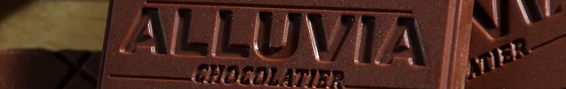 Quy trình chế tạo nên những viên socola thủ công nguyên chất đúng điệu tại Alluvia bao gồm nhiều công đoạn khác nhau