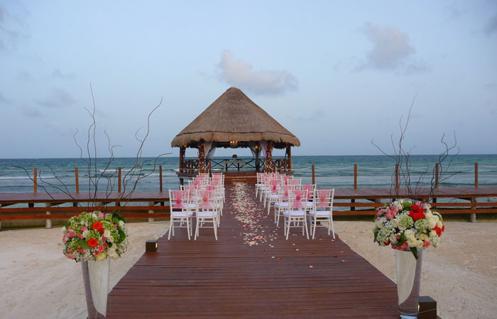 Thêm lãng mạn cho đôi tân hôn khi tổ chức đám cưới tại resort